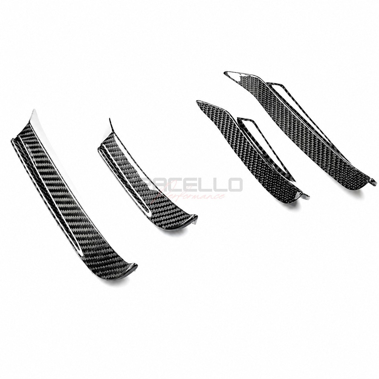 A8X1 Echtcarbon Front Canards Set für BMW 8er G14 G15, vier Teile auf weißem Hintergrund