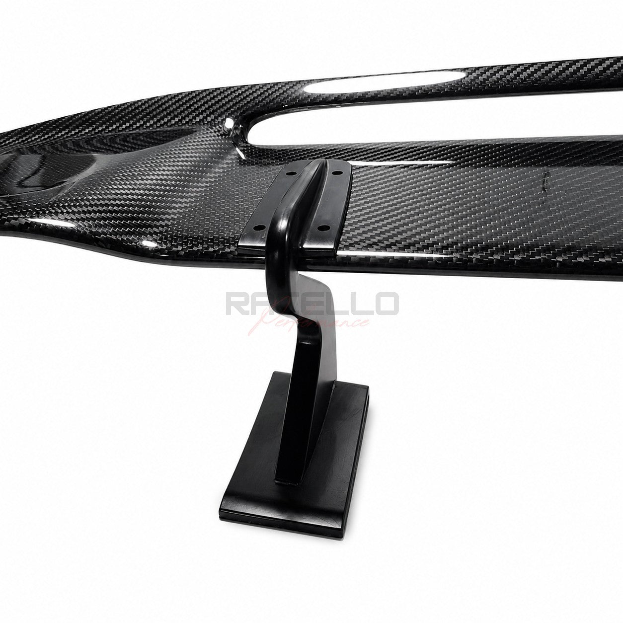T4X1 Dry Carbon Heckspoiler Detailansicht mit sichtbarem 3K Twill Carbon-Geflecht