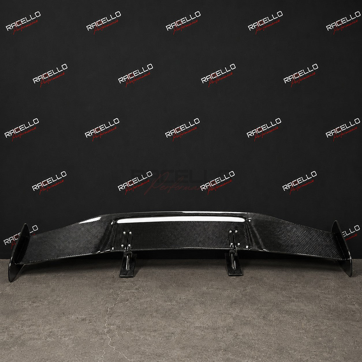 T4X1 Dry Carbon Heckspoiler für BMW 4er G22 G23 vor Racello Markenhintergrund